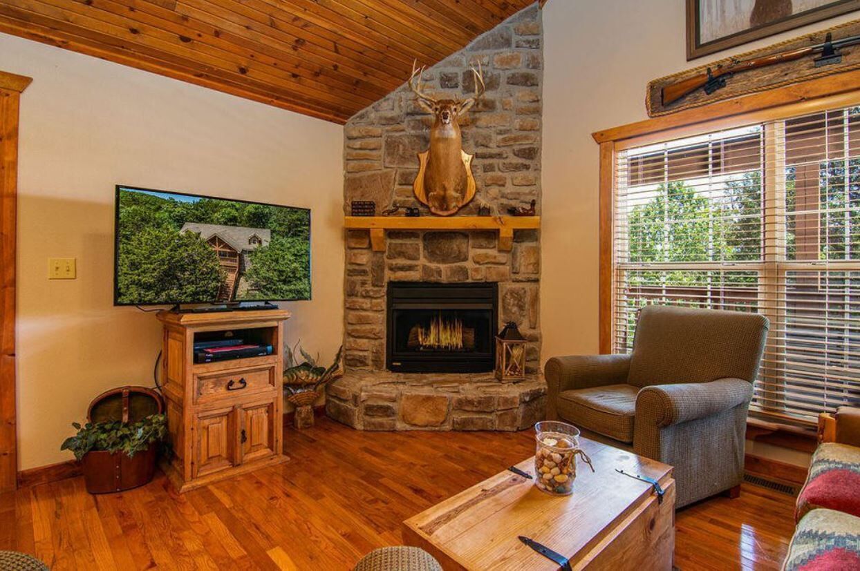 Exquisite Private Mtn. Cabin in gated resort!