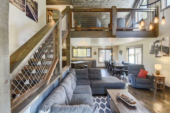 Smart TV, fireplace, DVD player, table football