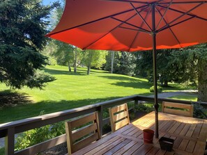 Outdoor dining - Modern rustic condo in the heart of iconic Sun Valley (Sun Valley)