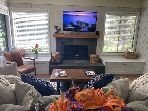 Smart TV, fireplace, video games, books - Modern rustic condo in the heart of iconic Sun Valley (Sun Valley)