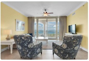 Living area - A day in paradise! Beachfront - great views from all rooms. Pensacola  beach. (Pensacola Beach)