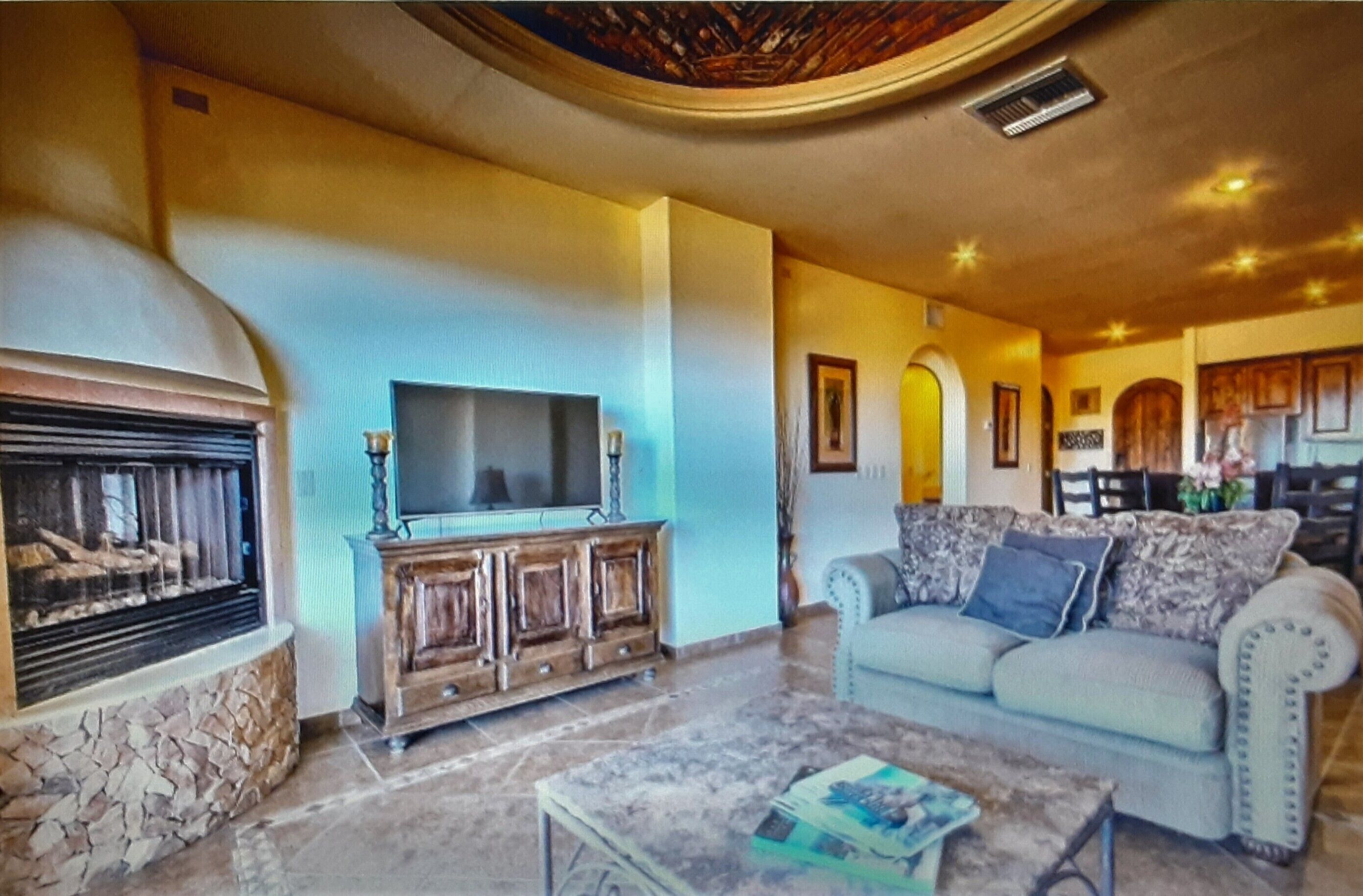 Bella Sirena Luxury Beachside Condo. Quiet, with x-large balcony & ocean views.