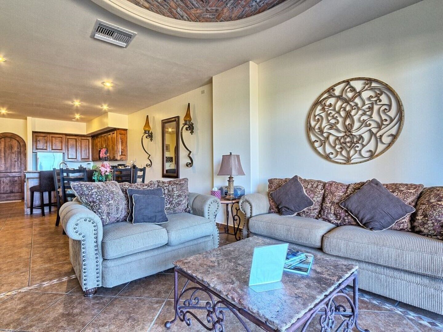 Bella Sirena Luxury Beachside Condo. Quiet, with x-large balcony & ocean views.