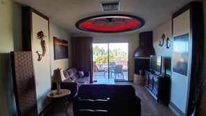 Smart TV, fireplace, books - Bella Sirena Luxury Beachside Condo. Quiet, with x-large balcony & ocean views. (Puerto Peñasco)