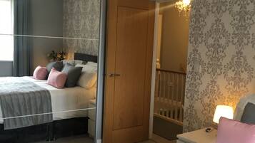 3 bedrooms, desk, iron/ironing board, WiFi