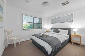 2 bedrooms, desk, iron/ironing board, free WiFi