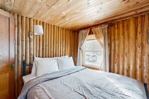 2 bedrooms, internet, bed sheets