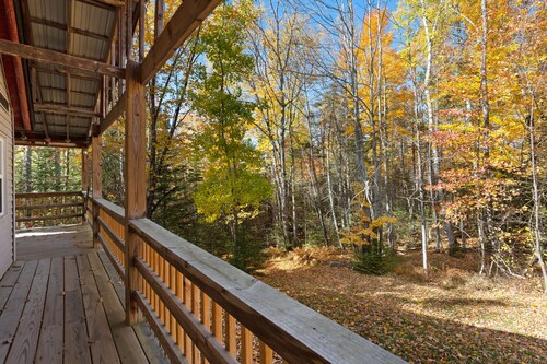 Rustic cabin near boating, fishing or hiking to the lake - dog-friendly