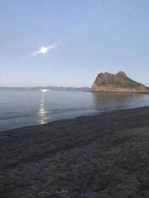 Una spiaggia nelle vicinanze
