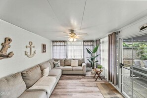 Smart TV, fireplace - Beautiful house to relax and enjoy close to Camarillo outlets and beach (Camarillo)