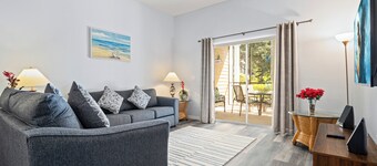 Stylish Ground-Floor Condo in Bahama Bay– 2BR/2BA, Pools, Patio, Remodelled 2024