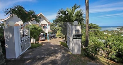 Perhesviitti merinäköalalla