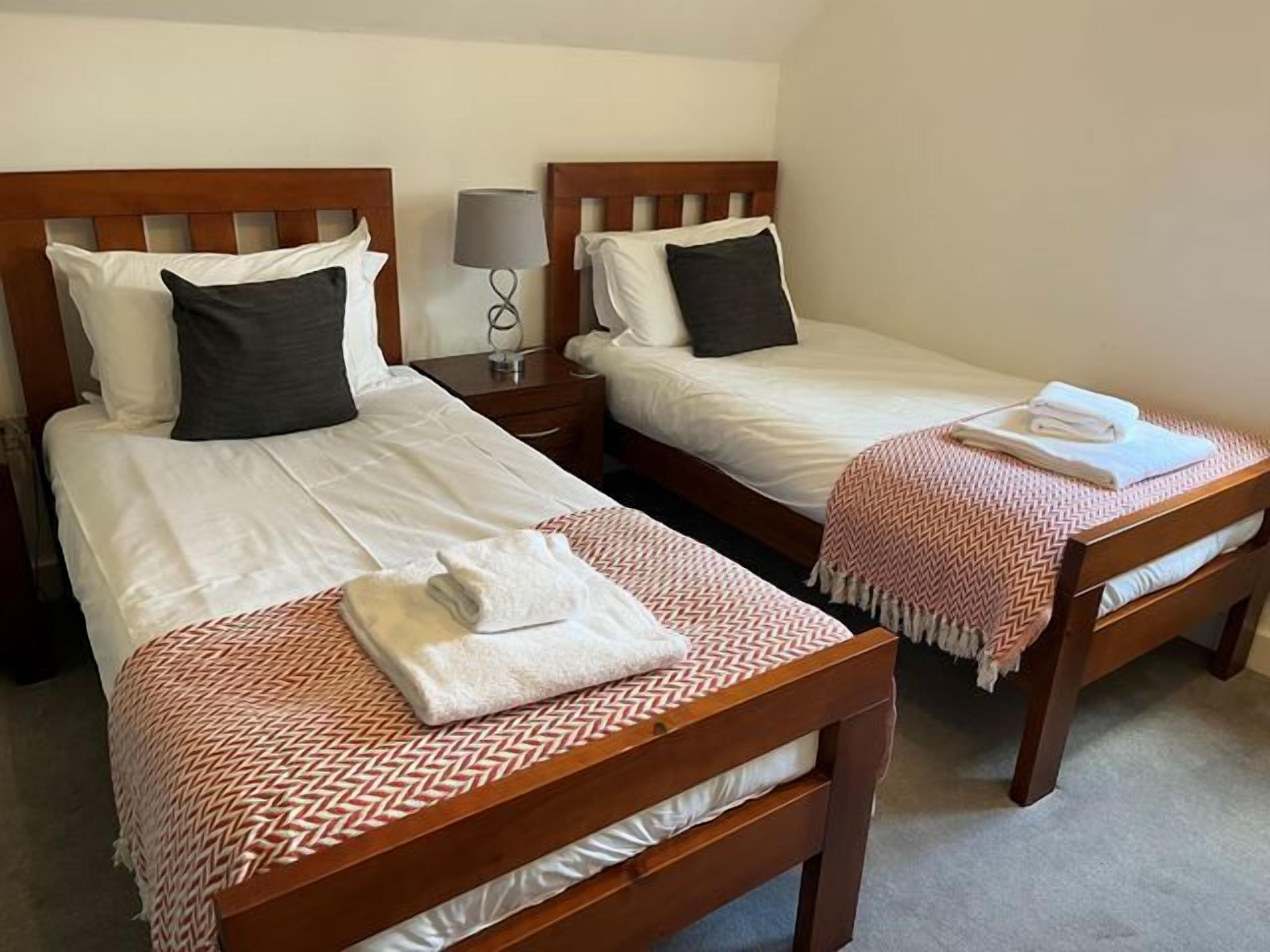 4 bedrooms, iron/ironing board