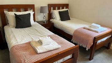 4 bedrooms, iron/ironing board