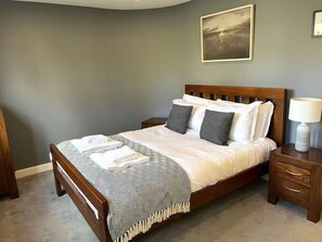 4 chambres, fer et planche à repasser