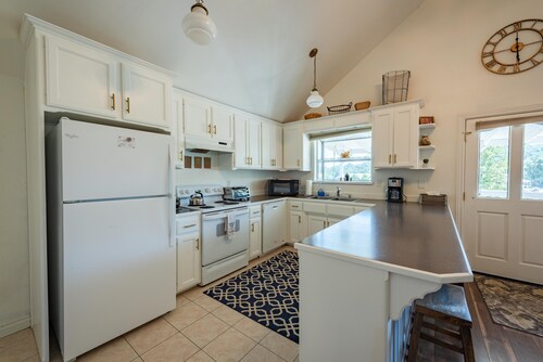 Classic Red Barn Loft w/Views in the Heart of Paso Wine Country & Pet Friendly!