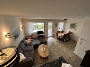 TV, fireplace - The ant                     . (Bardolino)