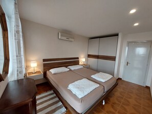 2 bedrooms, desk, free WiFi - The ant                     . (Bardolino)