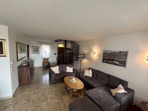 Televisión, chimenea