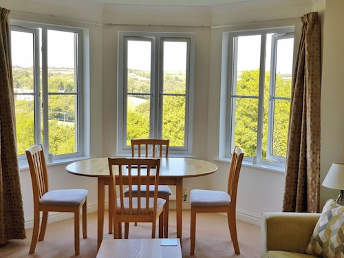 Meadowside Apartment