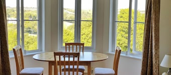Meadowside Apartment