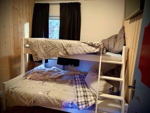 2 bedrooms, in-room safe, WiFi, bed sheets