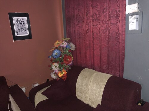 belle chambre simple avec air conditionné et internet sans fil