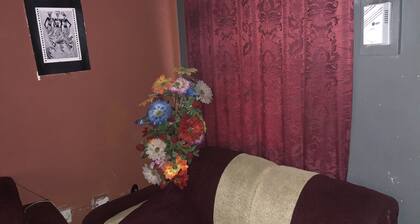 belle chambre simple avec air conditionné et internet sans fil