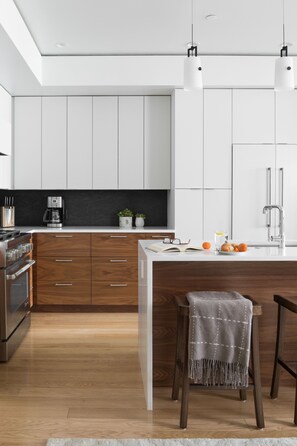 Refrigerador, horno, placa de cocina, cafetera/tetera
