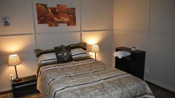 Iron/ironing board, bed sheets