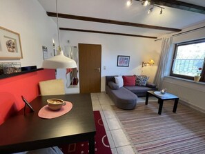 Een televisie en een dvd-speler