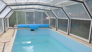 Innendørsbasseng og utendørsbasseng