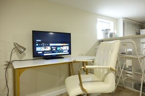 Interior - ⭐️ Best NYC Studio✈️EWR Airport Layover+Free Parking (Hillside)