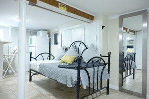 1 bedroom, iron/ironing board, WiFi, bed sheets