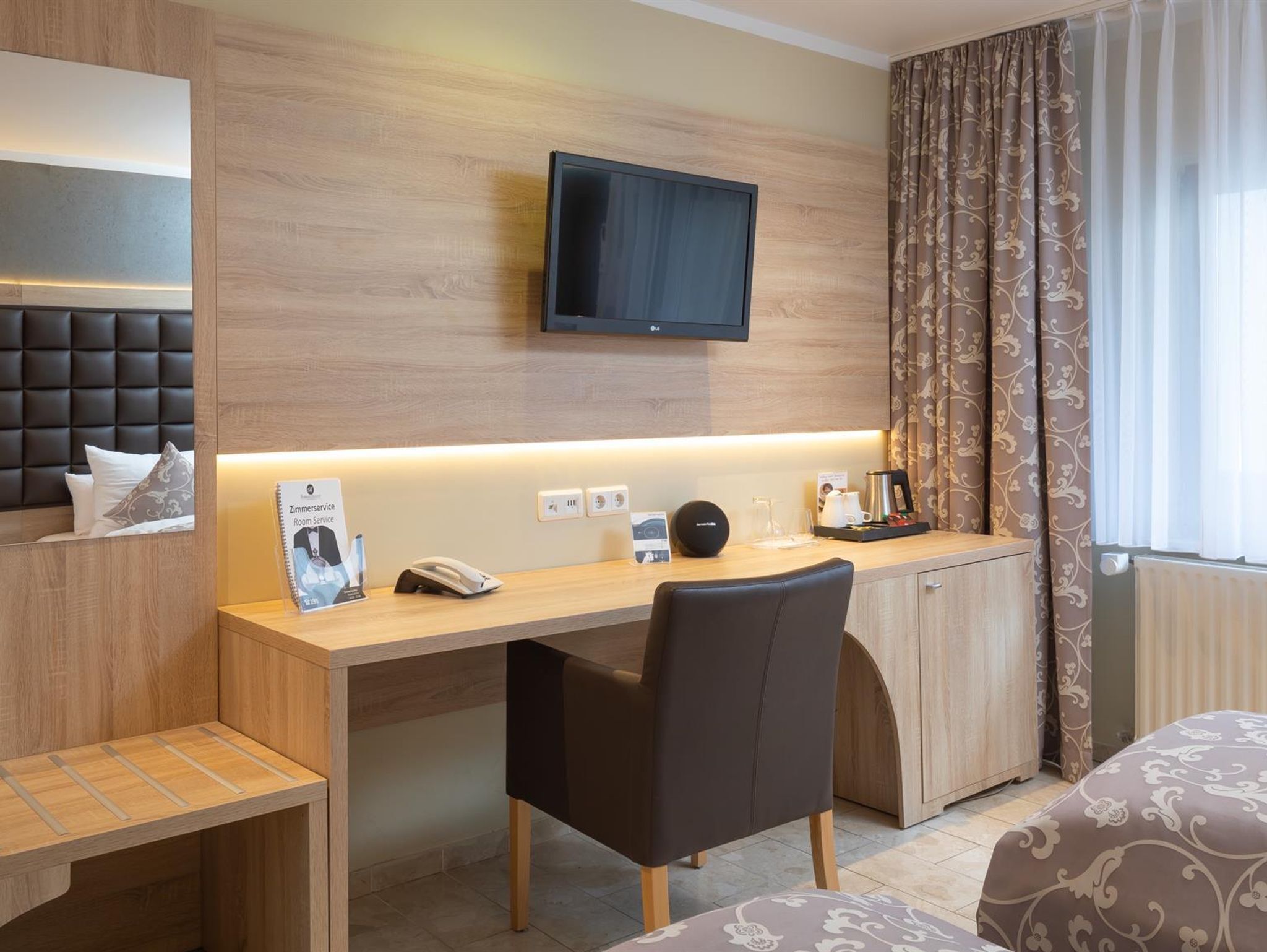 Standard Double Room, Shower, Toilet - Hotel-Restaurant Barbarossahof