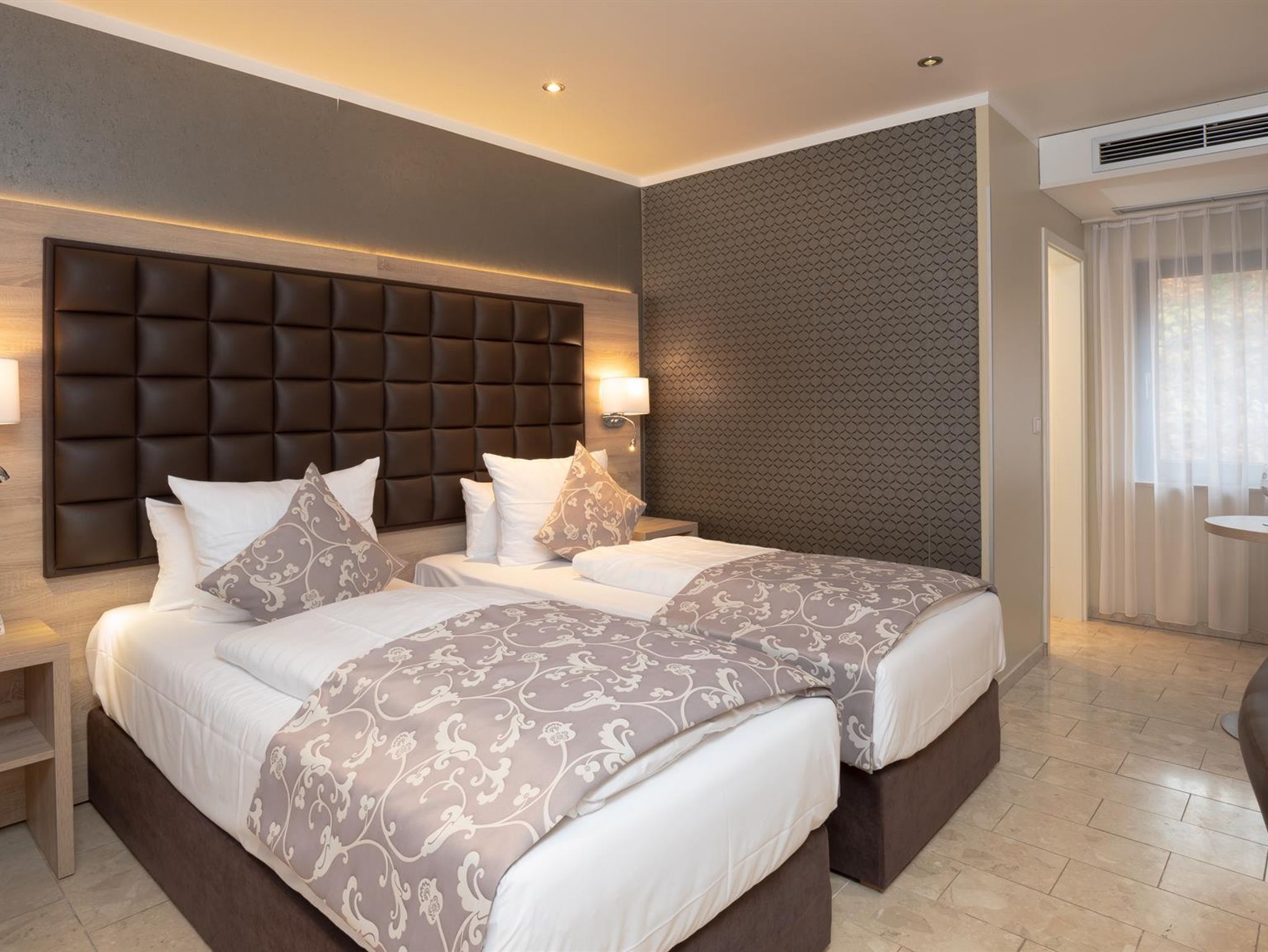 Standard Double Room, Shower, Toilet - Hotel-Restaurant Barbarossahof