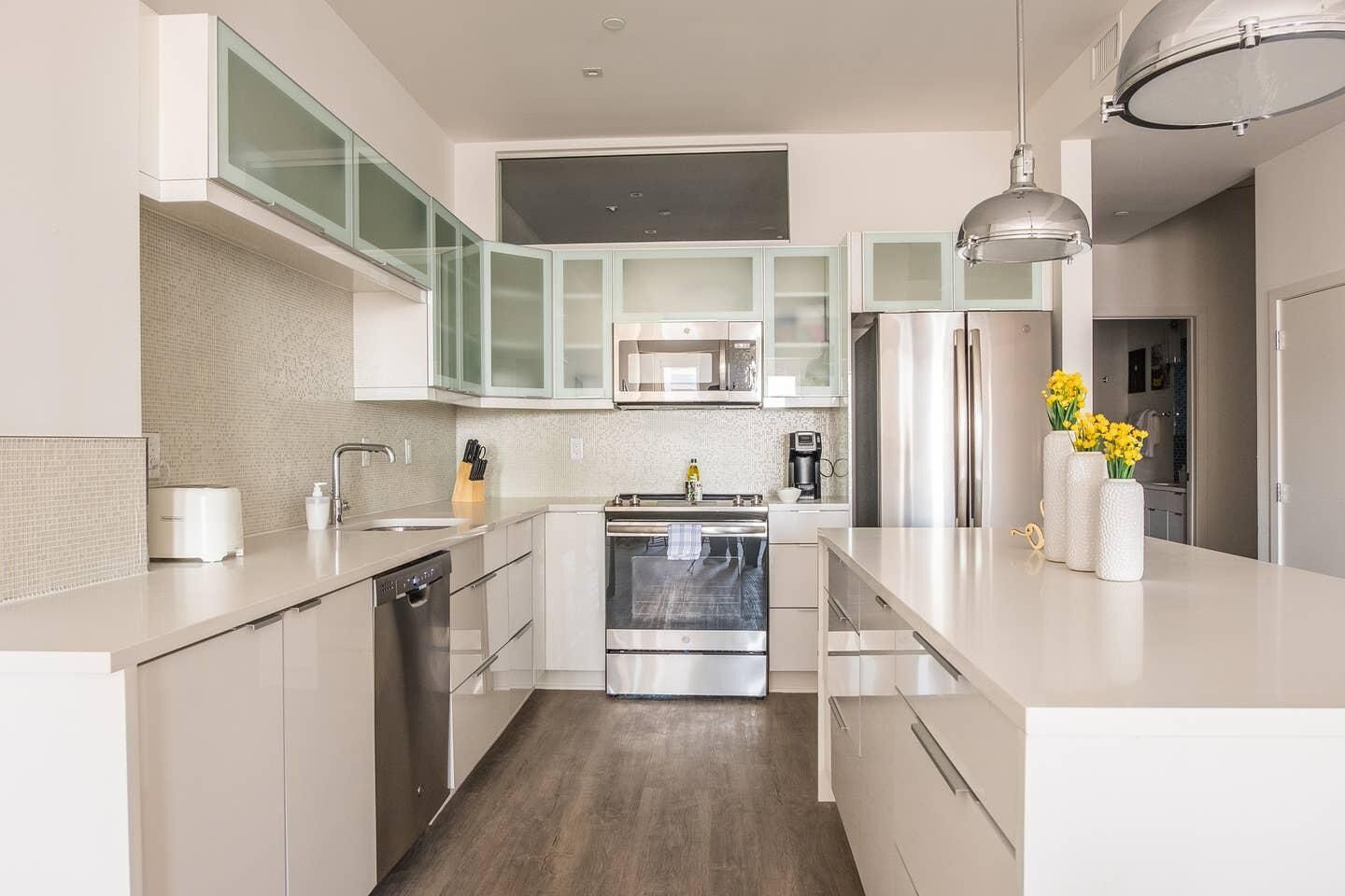 Frontdesk | Kansas City Apartment with City Views