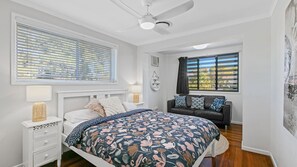 4 bedrooms, desk, iron/ironing board, free WiFi