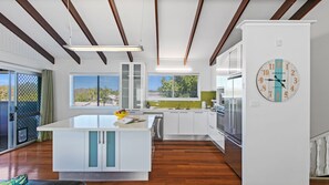 Réfrigérateur, lave-vaisselle, grille-pain