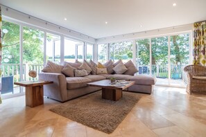 TV, DVD player - Trewhiddle Villa 25 -  a trewhiddle that sleeps 7 guests  in 4 bedrooms (Saint Austell)