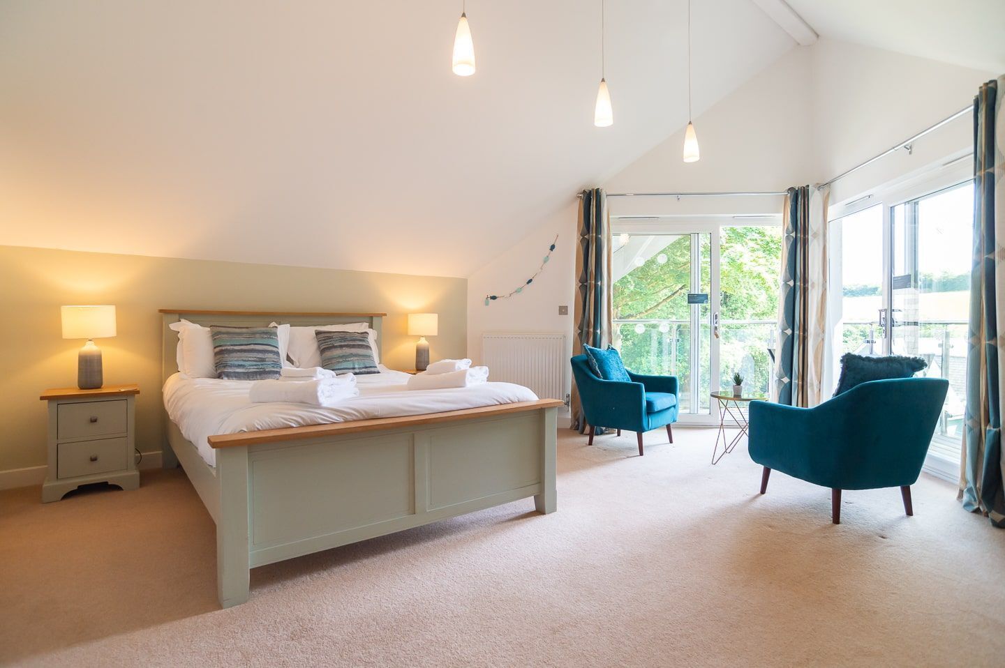 4 habitaciones, tabla de planchar con plancha y wifi 