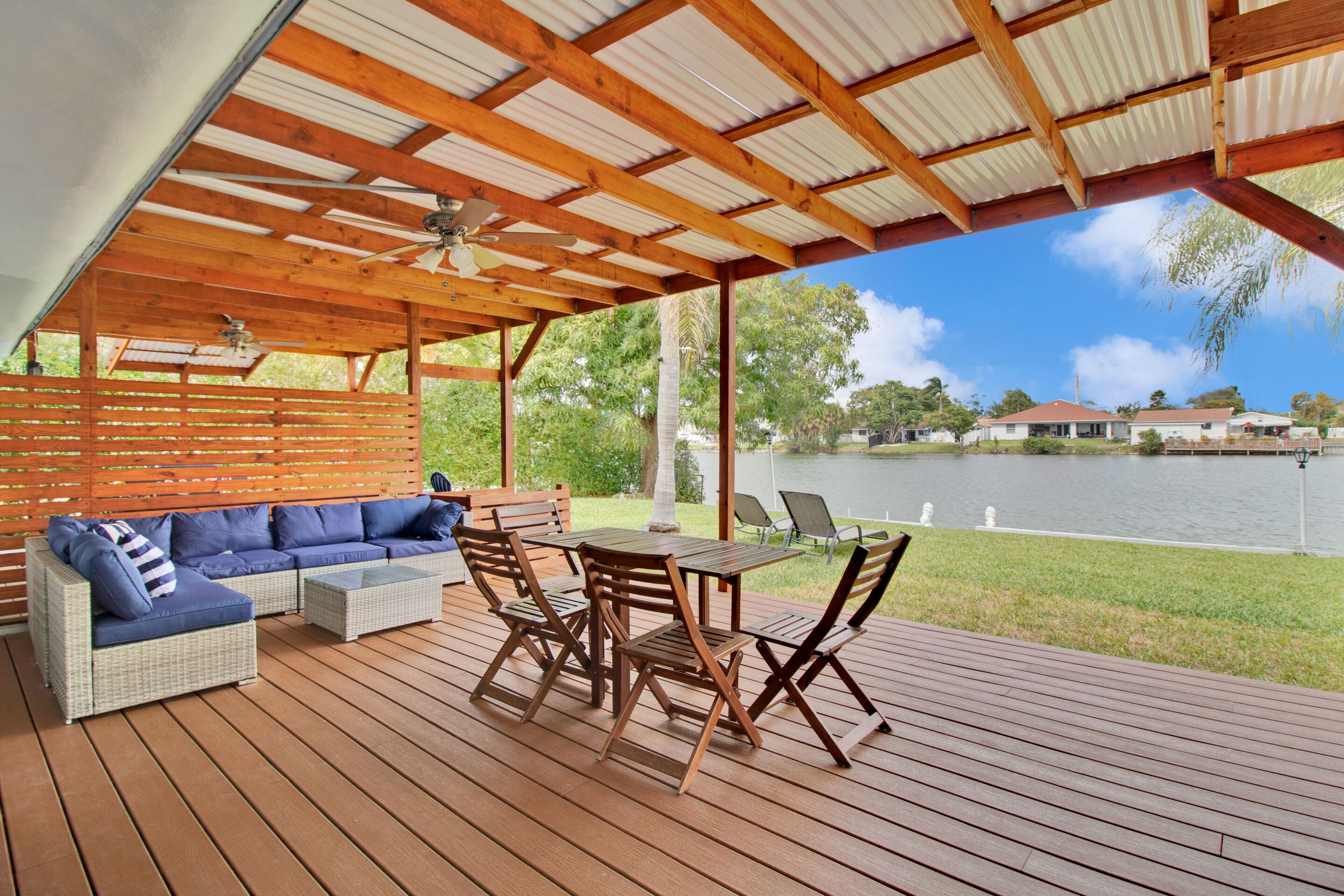 Lake View - 2.8 mi 2 Beach, Private Yard, Parking