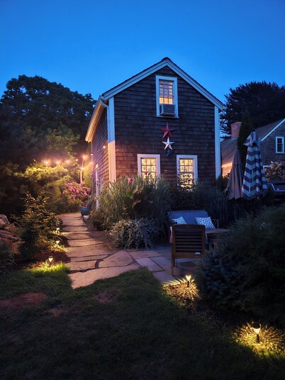 Potters Pond Cottage, walk to East Matunuck, Oyster bar, close to URI