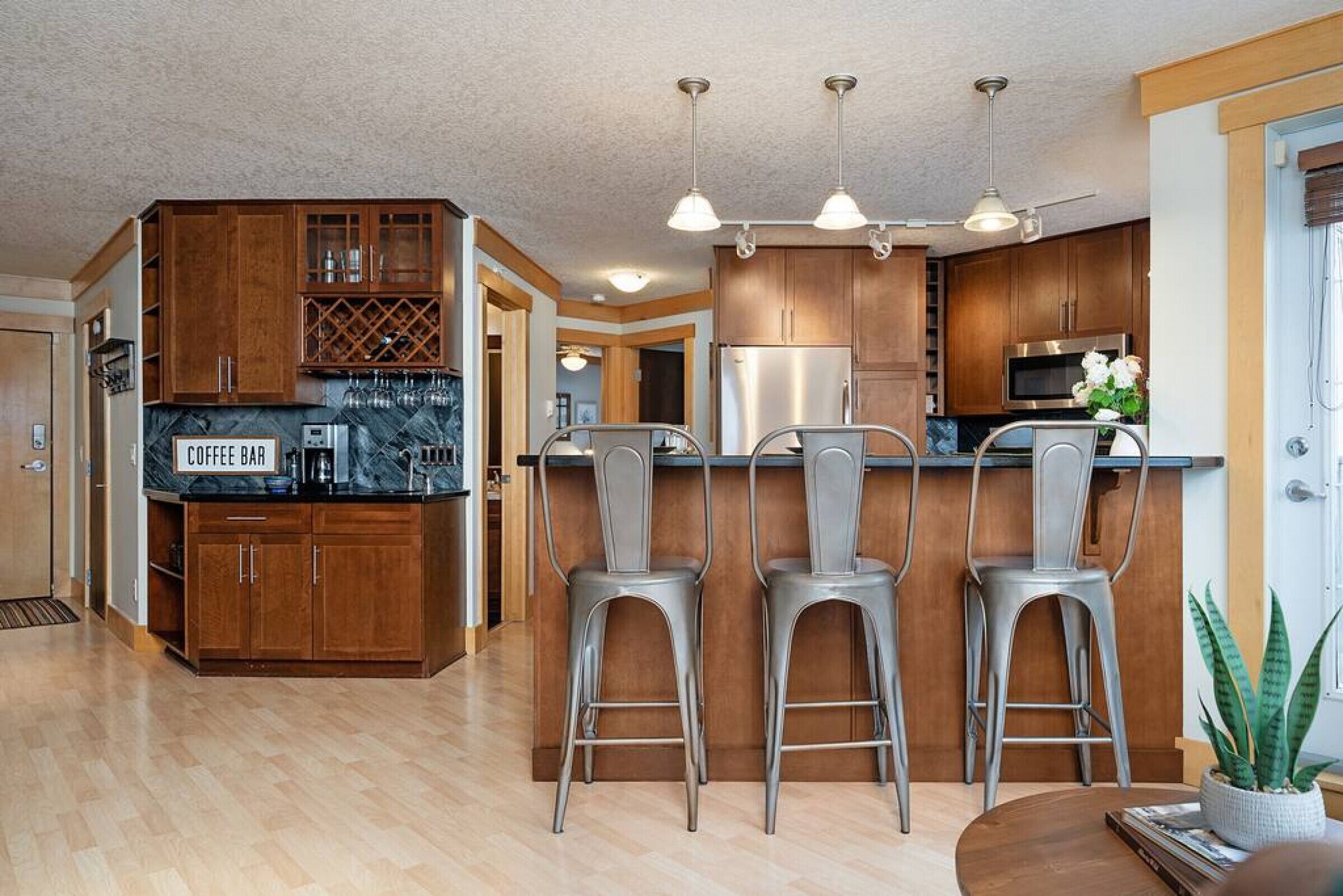 Windtower 480 · Top floor, 3 bedroom suite with mountain views