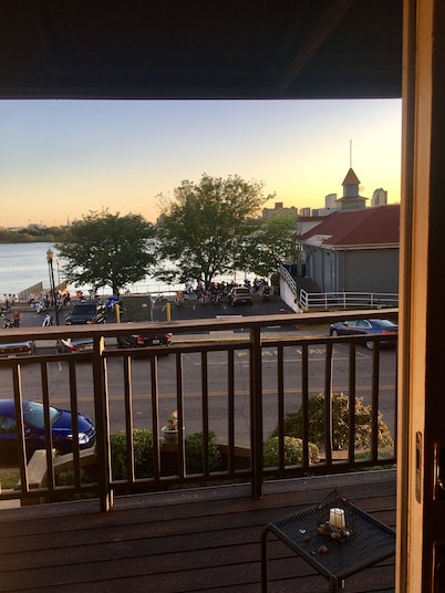 Spacious Riverfront Townhome Directly Across from Downtown Louisville