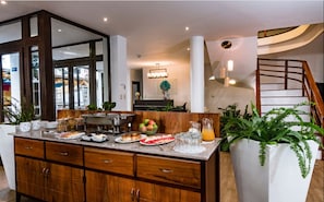 Free daily buffet breakfast - Hotel La Isla (Puerto Ayora)