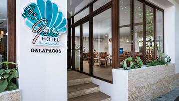 Pintu masuk properti