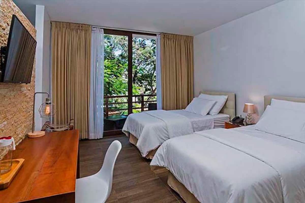 double room | in-room safe, individually decorated, individually furnished, desk