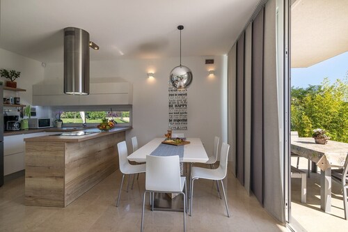 Beautiful villa with private pool, 3 bedrooms, 3 bathrooms, near the seaside!