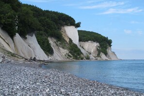 On the beach, sun-loungers - Apartment Strandgeflüster (App. 2) 1. Row by the sea (Binz)